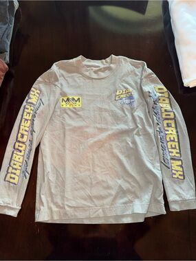 Hollister Gray Long-Sleeve Graphic Racing Tee with Yellow & Purple Accents